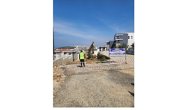 Aydın B&uuml;y&uuml;kşehir Belediyesi Kuşadası&rsquo;nda Yoğun Bir Şekilde Yol Yapım &Ccedil;alışmalarına Devam Ediyor
