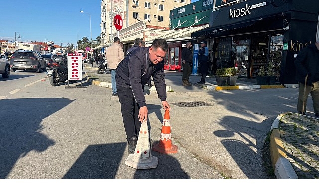 Ayvalık Belediyesi kaldırım işgallerine karşı denetimlerini s&uuml;rd&uuml;r&uuml;yor