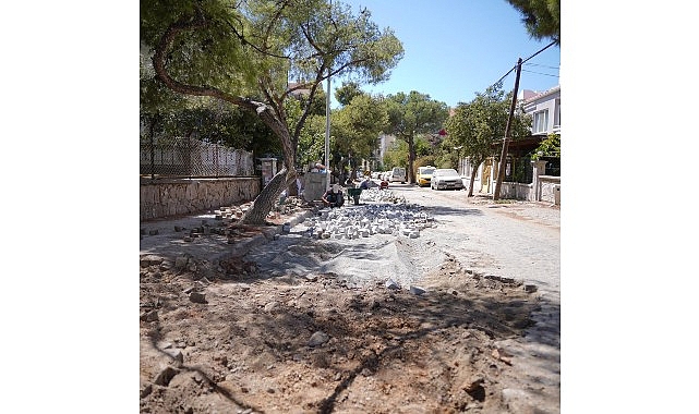 Ayvalık Belediyesi&rsquo;nden 150 Evler Mahallesi&rsquo;nde Yol Onarım Seferberliği