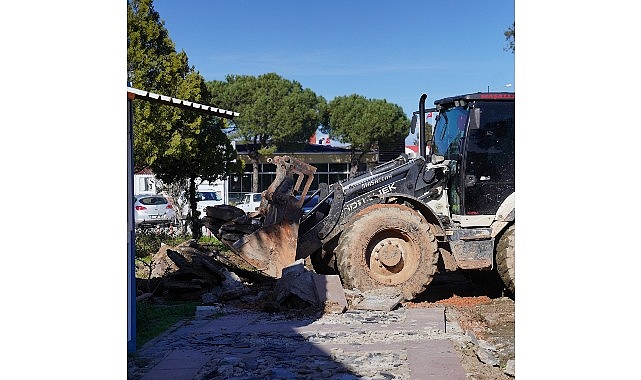 Ayvalık Deniz Hudut Kapısı &Ouml;n&uuml;nde Meydan D&uuml;zenlemesi Başlatıldı