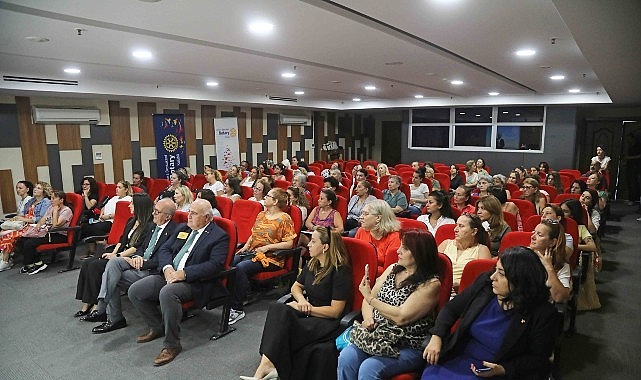 Ayvalık&rsquo;ın, 15 Eyl&uuml;l kurtuluşunun 103&rsquo;&uuml;nc&uuml; yılı kente yakışır bir atmosferde kutlandı