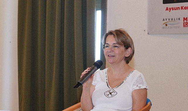 Ayvalıklı Yazarlar &ldquo;Arnavut Kaldırımlarının Hik&acirc;yedeki İzi&rdquo; S&ouml;yleşisinde Buluştu