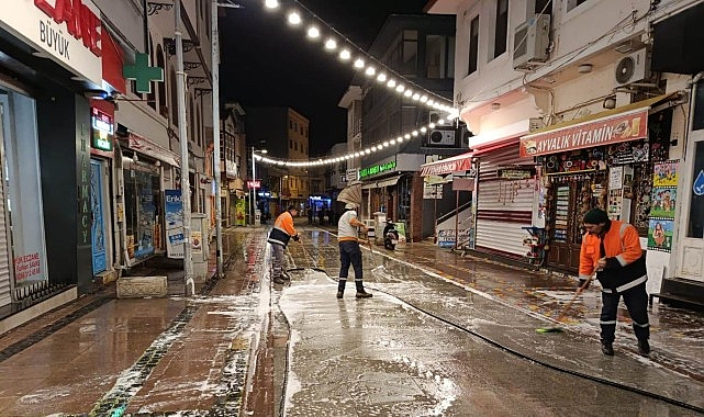 Ayvalık&rsquo;ta Bayram &Ouml;ncesi Temizlik Seferberliği