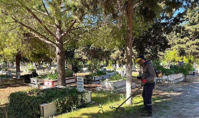 Ayvalık&rsquo;ta Mezarlıklar Bayram Ziyaretlerine Hazırlandı...