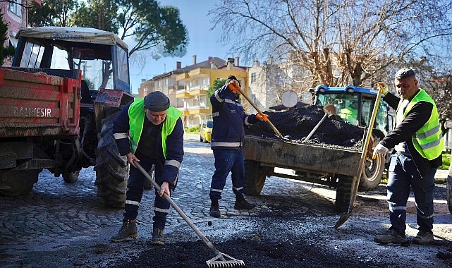 Ayvalık&rsquo;ta Yol Bakım ve Onarım &Ccedil;alışmaları S&uuml;r&uuml;yor