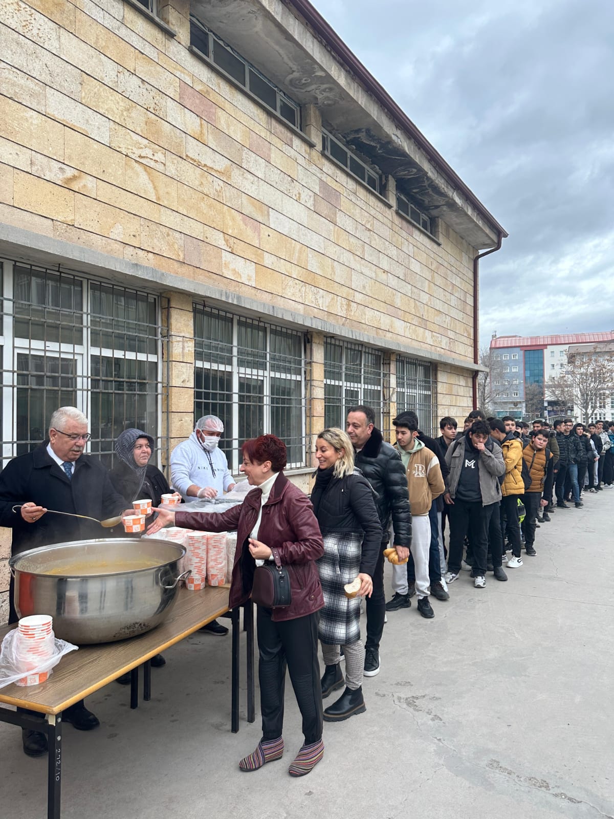 Mesleki ve Teknik Anadolu Lisesi'nde 'İyiliği Paylaş Saati' Temalı &Ccedil;orba İkramıyla D&ouml;nem Sonu Faaliyet Haftası Başladı