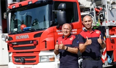 Babalar G&uuml;n&uuml;&rsquo;nde aynı &uuml;niformada iki kuşak