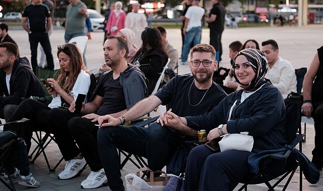 Babalar G&uuml;n&uuml;'nde g&ouml;zler doldu, kalpler bir oldu