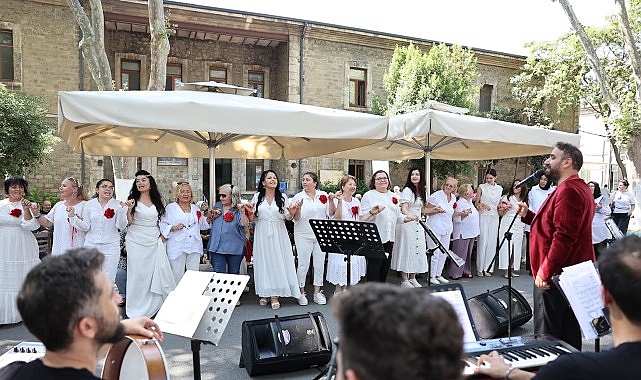 Bağcılar Belediyesi T&uuml;rk Halk M&uuml;ziği Korosu&rsquo;ndan Dar&uuml;laceze&rsquo;de Anlamlı Konser