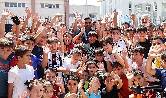 Bağcılar&rsquo;da &ccedil;ocuklar yaz tatilini spor yaparak ge&ccedil;iriyor
