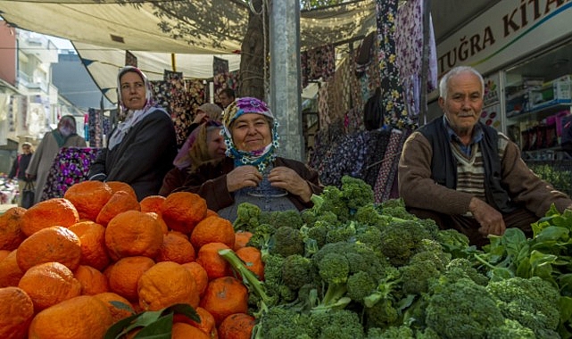 Bahar ayında &ccedil;ilek ve domates zirvede