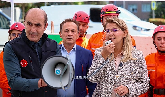 Bakırk&ouml;y Belediyesi&rsquo;nden eşzamanlı deprem tatbikatı