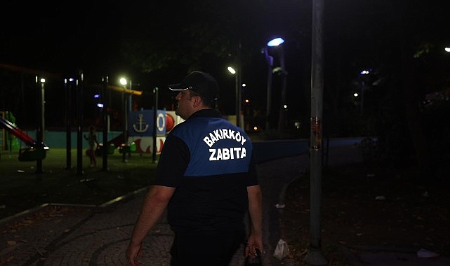 Bakırk&ouml;y zabıtası &ccedil;evreyi kirletenlere g&ouml;z a&ccedil;tırmıyor