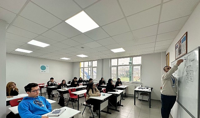 Bakırk&ouml;yl&uuml; Gen&ccedil;ler &Uuml;cretsiz LGS ve YKS Kursları ile Geleceğe Hazırlanıyor