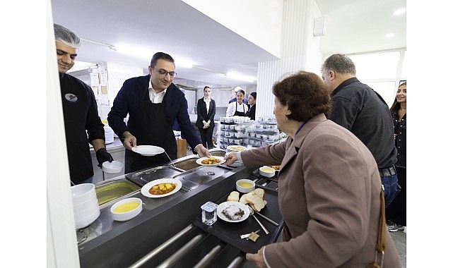 Bal&ccedil;ova Belediyesi'nden İhtiya&ccedil; Sahiplerine Sıcak Yemek Desteği