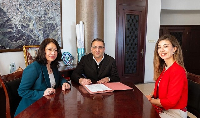 Bal&ccedil;ova Belediyesi&rsquo;nden İzmir&rsquo;in Rekor Promosyonu: Kişi Başı 100 Bin TL