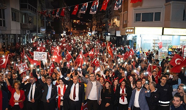 Bal&ccedil;ova&rsquo;da festival ve konserli Zafer Bayramı coşkusu