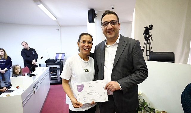 Bal&ccedil;ova&rsquo;da kursiyer annelere sertifika