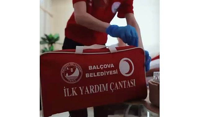 Bal&ccedil;ova&rsquo;da Sosyal Belediyeciliğin Yeni Adımı: Evde Sağlık ve Hasta Nakil Hizmeti Başladı
