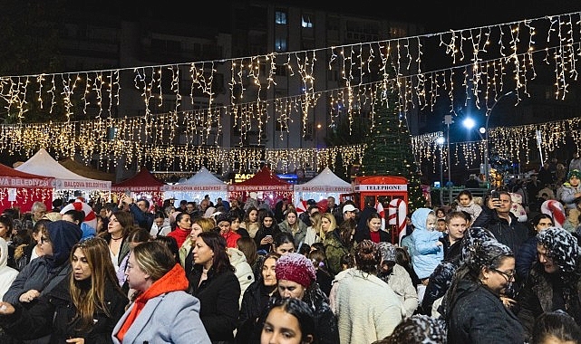 Bal&ccedil;ova&rsquo;da Yeni Yıl Etkinlikleri Yoğun Katılımla S&uuml;r&uuml;yor