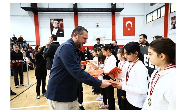 Bal&ccedil;ova&rsquo;daki Spor Turnuvasında Ortak Duruş: &ldquo;Elinizi Zorbalığa Değil, Dostluğa Kaldırın&rdquo;