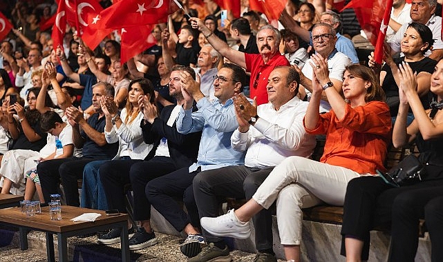 Bal&ccedil;ovalılar Sevcan Orhan&rsquo;la coştu