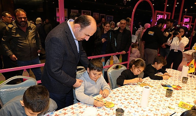 Başkan Altay 17. Altın Dokunuşlar Festivali&rsquo;nde Ziyaret&ccedil;ilerle ve &Ccedil;ocuklarla Buluştu
