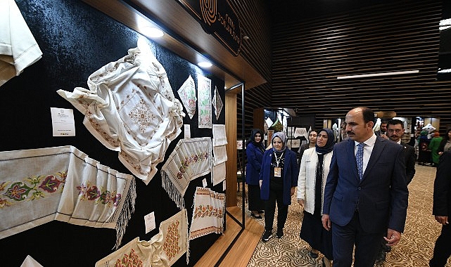Başkan Altay 17. Altın Dokunuşlar Sergisine T&uuml;m Sanatseverleri Davet Etti