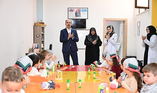 Başkan Altay Filistin Duyarlılığı İle Dikkat &Ccedil;eken Minik &Ouml;ğrencileri Ziyaret Etti