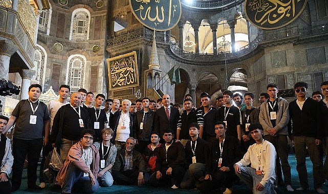 Başkan Altay &ldquo;Gen&ccedil; Seyyah&rdquo; Projesi ile İstanbul Gezisine Katılan &Ouml;ğrencilerle Buluştu