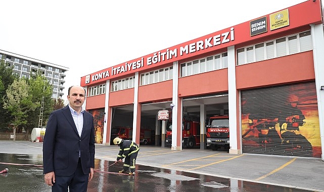 Başkan Altay &ldquo;G&ouml;n&uuml;ll&uuml; İtfaiyecilik&rdquo; Eğitimi Alan &Uuml;niversite &Ouml;ğrencileriyle Buluştu