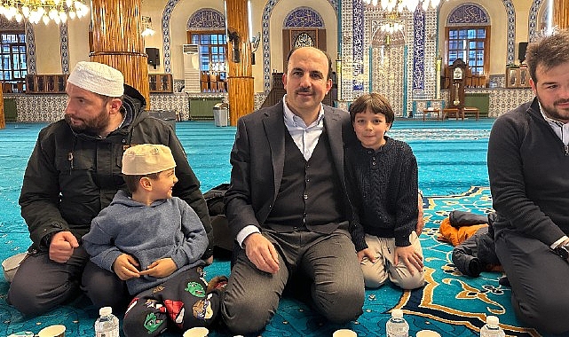 Başkan Altay Kapı Camii&rsquo;nde Gelenek Olarak S&uuml;rd&uuml;r&uuml;len &ldquo;&Uuml;mmet İftarı&rdquo;nın Bereketine Ortak Oldu