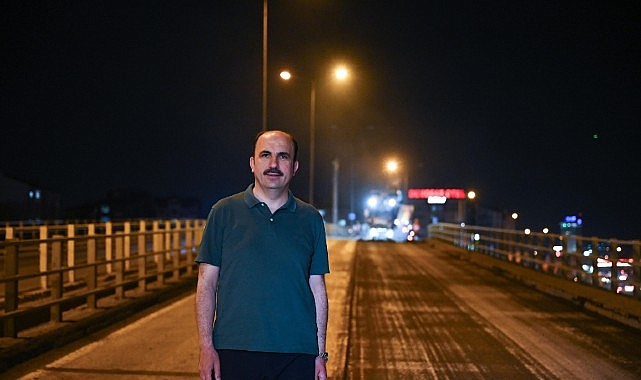 Başkan Altay Koyuncu K&ouml;pr&uuml;l&uuml; Kavşağı&rsquo;nda Gece Devam Eden Asfalt &Ccedil;alışmalarını İnceledi