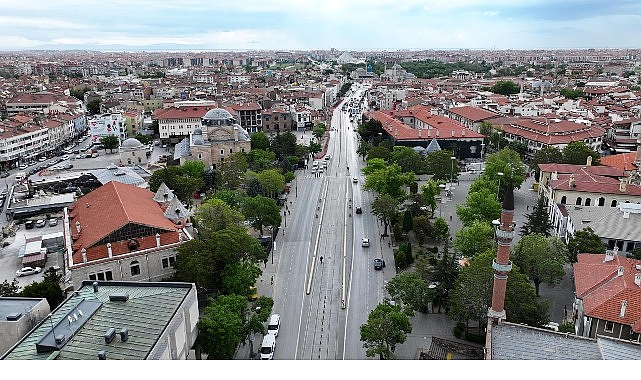 Başkan Altay Mevlana Caddesi&rsquo;nde Y&uuml;r&uuml;t&uuml;len &Ccedil;evre D&uuml;zenleme ve Meydan Yenileme &Ccedil;alışmalarını İnceledi