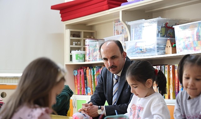 Başkan Altay, NE&Uuml; ve Mehmet Beğen Ortaokulu&rsquo;nda &ouml;ğrencilerle bir araya geldi