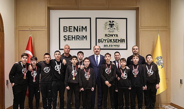 Başkan Altay Okullar Arası Voleybol Şampiyonalarında Dereceye Giren &Ouml;ğrencileri Tebrik Etti