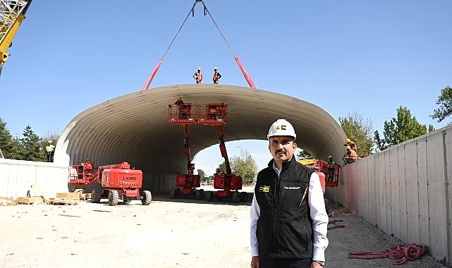 Başkan Altay T&uuml;rkiye&rsquo;de İlk Kez Denenen Teknikle İnşaatı S&uuml;ren K&ouml;pr&uuml;l&uuml; Kavşağın Trafiği Rahatlatacağını A&ccedil;ıkladı