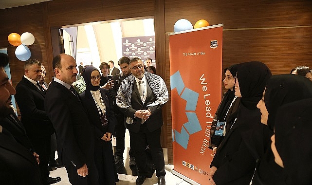 Başkan Altay &ldquo;Uluslararası Şehirler ve H&uuml;k&uuml;metler Birliği Konferansı&rdquo;nda Lise &Ouml;ğrencileriyle Buluştu