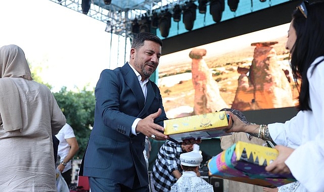 Başkan Arı, 53. Uluslararası &Uuml;rg&uuml;p Bağ Bozumu Festivali&rsquo;ne Katıldı