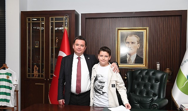Başkan Aydın koltuğunu &ccedil;ocuklara devretti