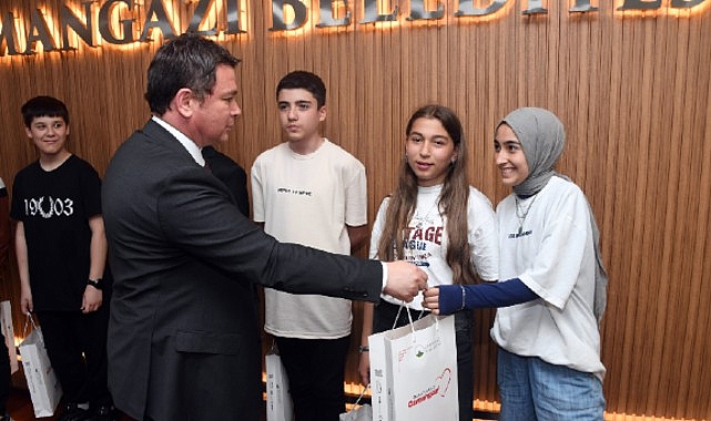Başkan Aydın, LGS&rsquo;ye hazırlanan &ouml;ğrencileri ağırladı