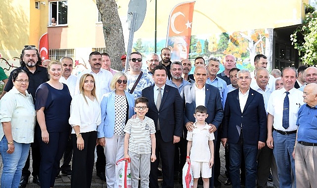 Başkan Aydın mahalleleri geziyor sorunları yerinde &ccedil;&ouml;z&uuml;yor