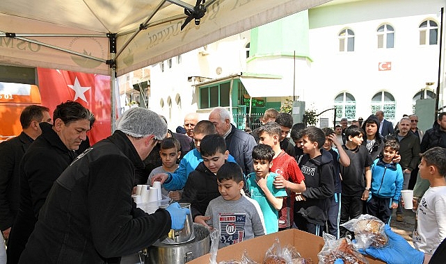 Başkan Aydın&rsquo;dan vatandaşlara &ccedil;orba ikramı