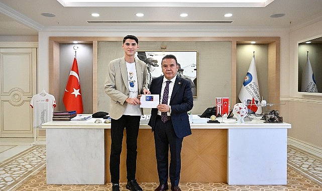 Başkan B&ouml;cek&rsquo;e &ldquo;Gen&ccedil; Kart&rdquo;ı anlattı