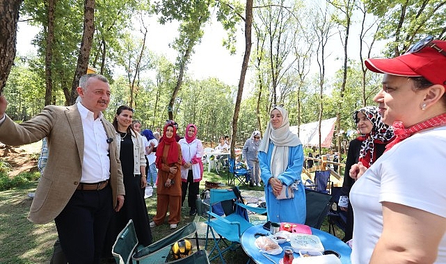 Başkan B&uuml;y&uuml;kakın, Gebze'de annelerin pikniğine katıldı