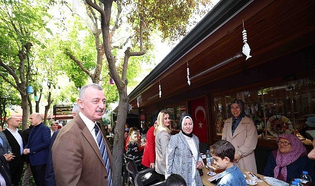 Başkan B&uuml;y&uuml;kakın, Gebze&rsquo;de kadın esnaflarla buluştu