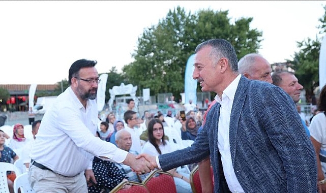 Başkan B&uuml;y&uuml;kakın, kazanı a&ccedil;tı, ilk helvaları dağıttı