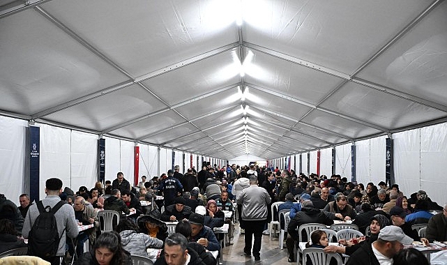 Başkan &Ccedil;er&ccedil;ioğlu AD&Uuml; &Ouml;ğrencileri ile İftarda Bir Araya Geldi