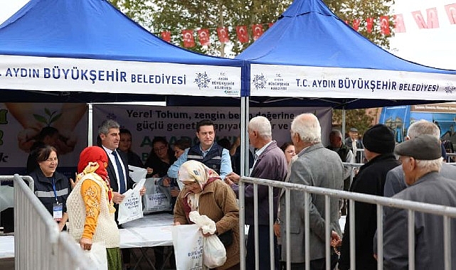 Başkan &Ccedil;er&ccedil;ioğlu, Ata Tohumlarından &Uuml;retilen Fideleri Karacasu'da Vatandaşlarla Buluşturdu