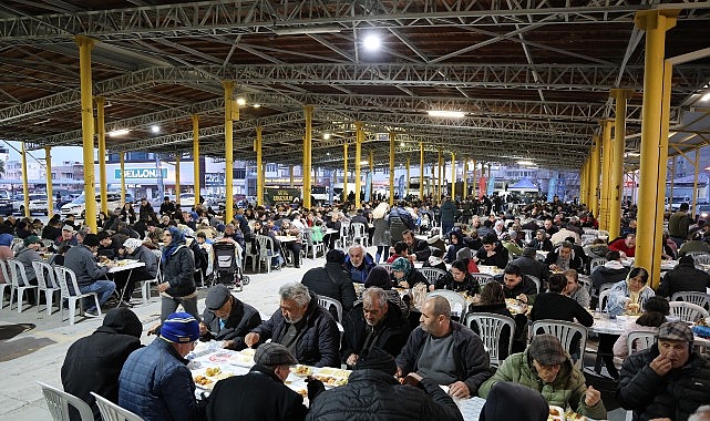 Başkan &Ccedil;er&ccedil;ioğlu Aydın&rsquo;ın D&ouml;rt Bir Yanında Vatandaşları İftar Sofraları İle Buluşturmayı S&uuml;rd&uuml;r&uuml;yor